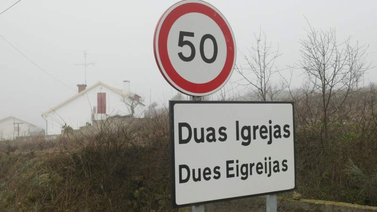 Cartel bilingüe en la zona de habla leonesa en Portugal. NORBERTO