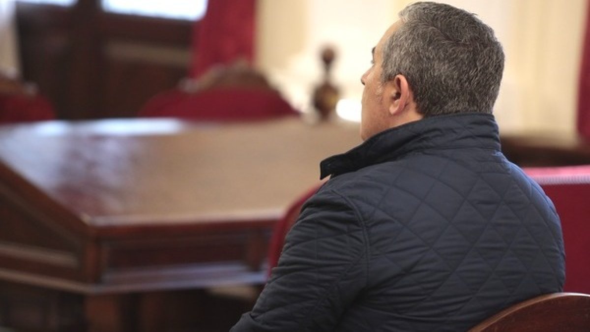 El alcalde de Cabañas Raras, Juan Marcos López, en la Audiencia Provincial. ICAL