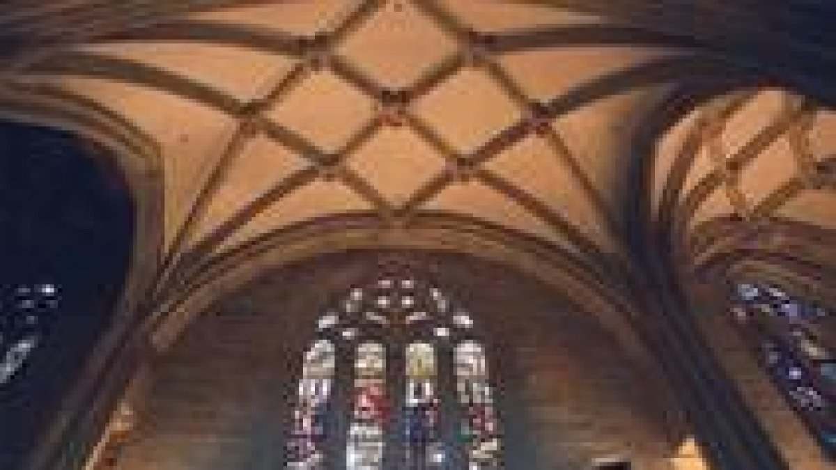 La Catedral de Astorga tiene restauradas algo más de la mitad de sus vidrieras