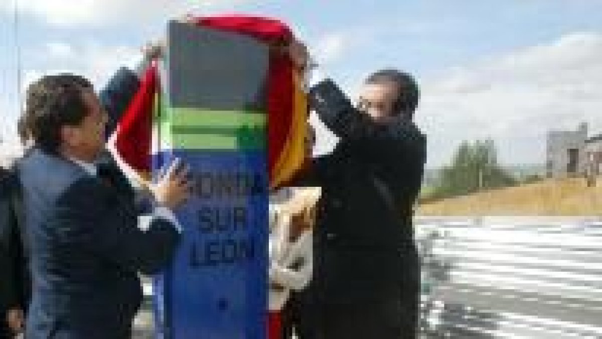 Amilivia y Álvarez Cascos, en la reciente inauguración de la primera fase de la Ronda Sur