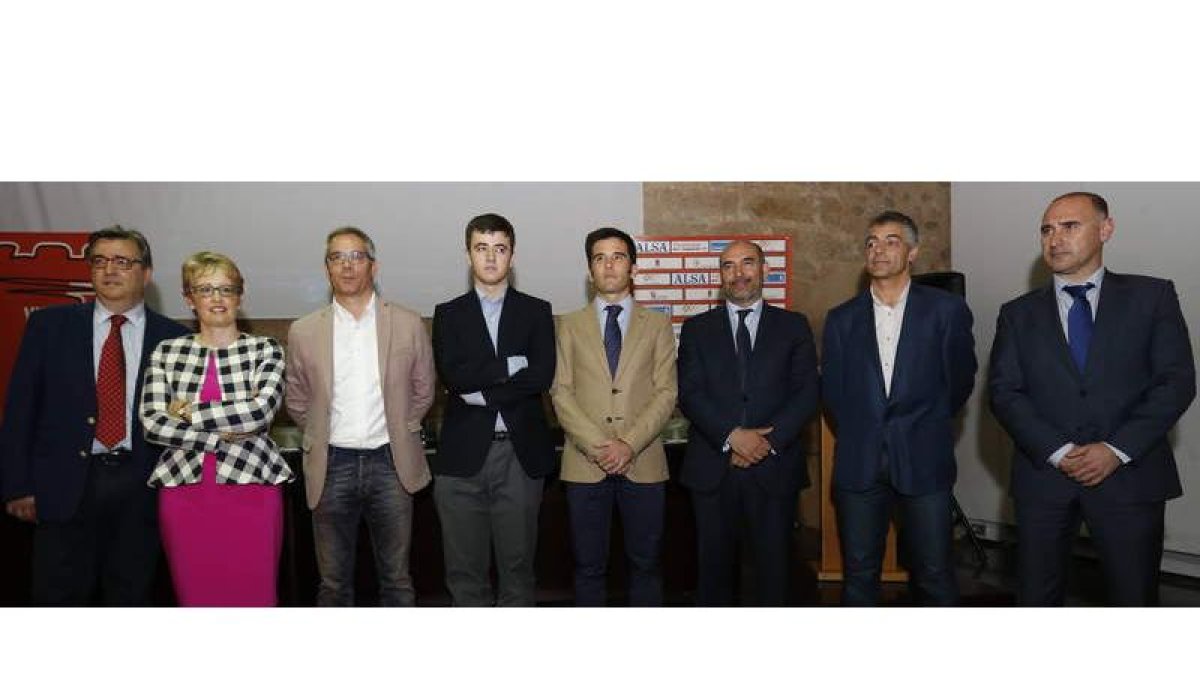 Marcelino Sión (director del Magistral), María Jesús Soto (El Inversor Inquieto), José María López Benito (concejal de Deportes), Jaime Santos (Maestro internacional), Alfonso Lahuerta (Director General de Deportes), Alfredo Díez (Banco Sabadell)