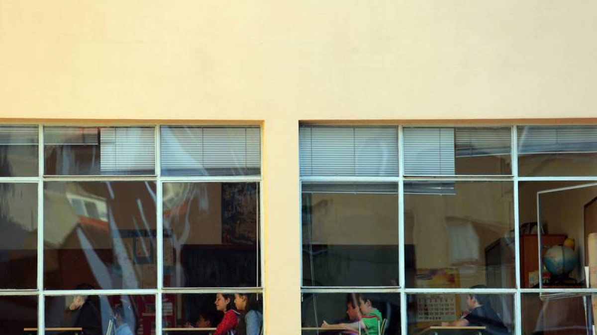 Alumnos en una de las aulas del colegio público Ponce