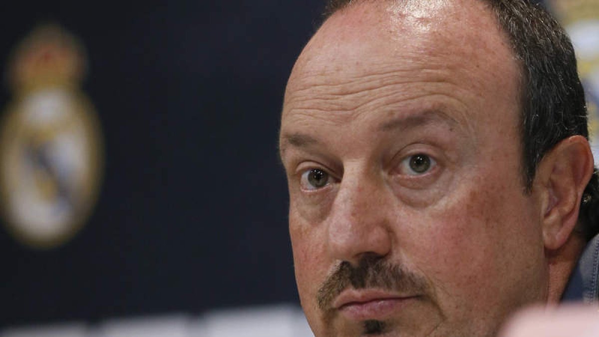 El entrenador del Real Madrid, Rafa Benítez, vive momentos delicados en el club blanco.