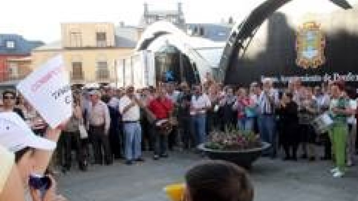 Los manifestantes se concentraron entre la carpa de la exposición Al Andalus y la Casa Consistorial