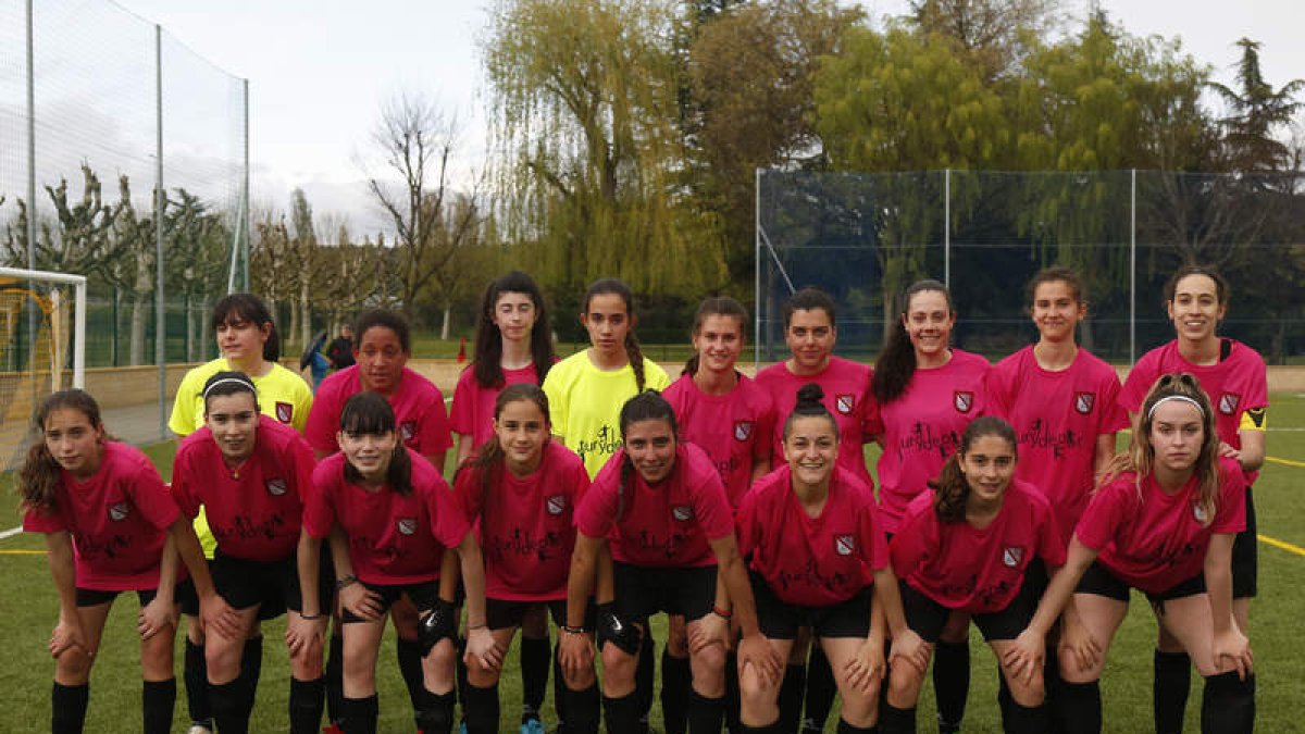 Equipo femenino de nueva formación del CD Ejido que debutará la próxima temporada. FERNANDO OTERO