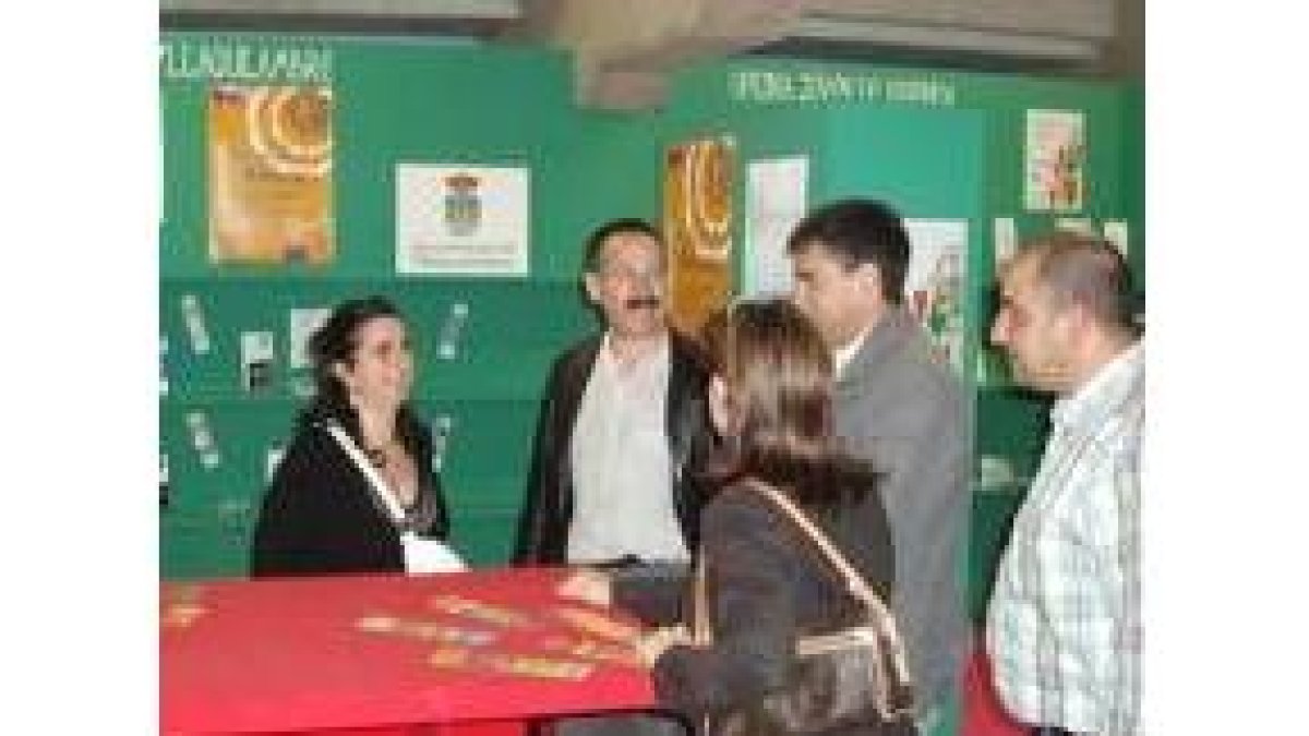 Viñuela, García Flórez y González, durante la visita
