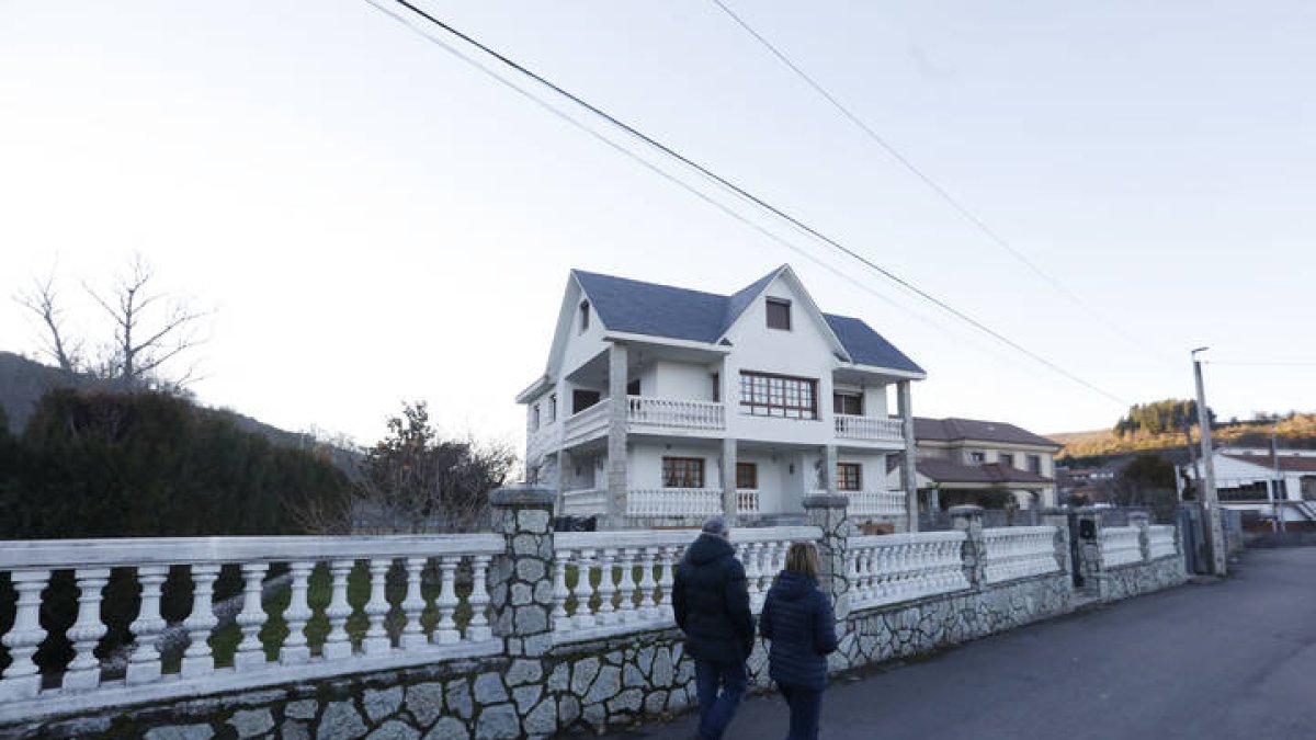 Imagen de una de las casas que fueron construidas con el premio de la lotería. MARCIANO PÉREZ