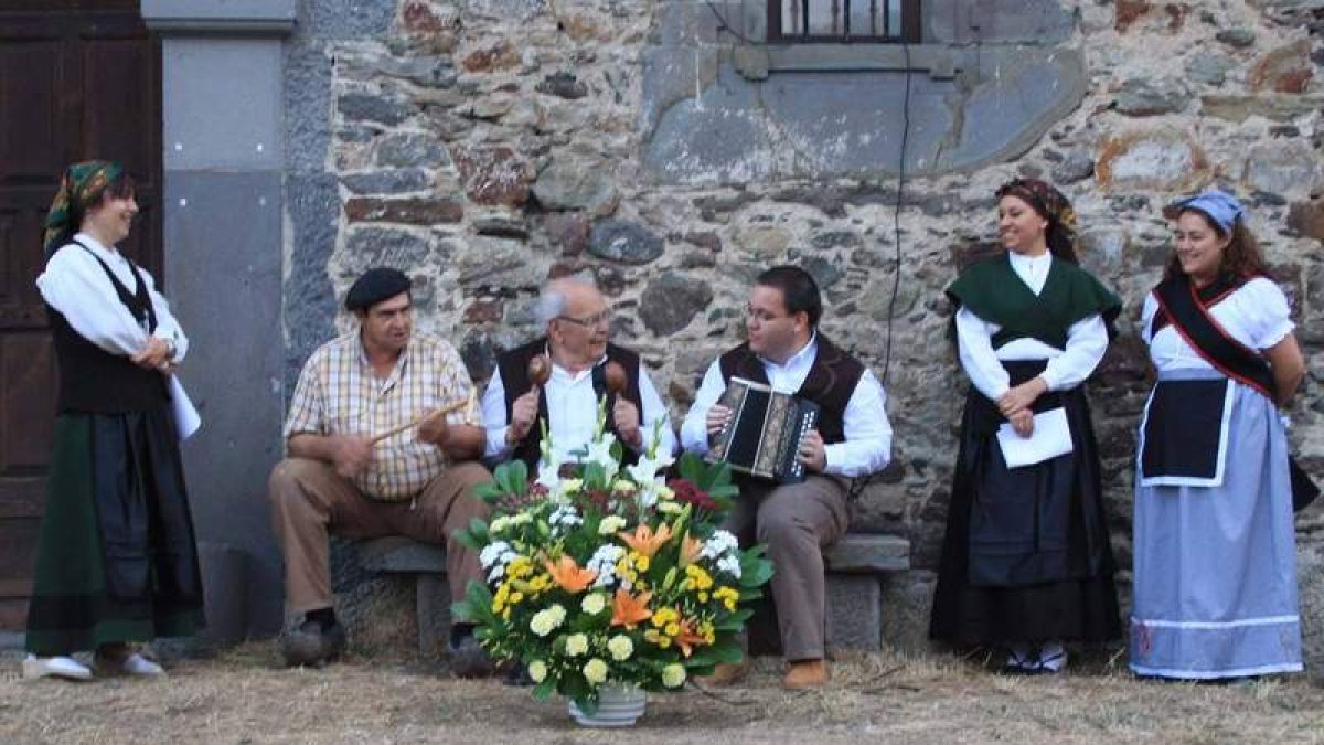 La asociación del Calecho realizará el domingo una representación en el antiguo cine de Canales.