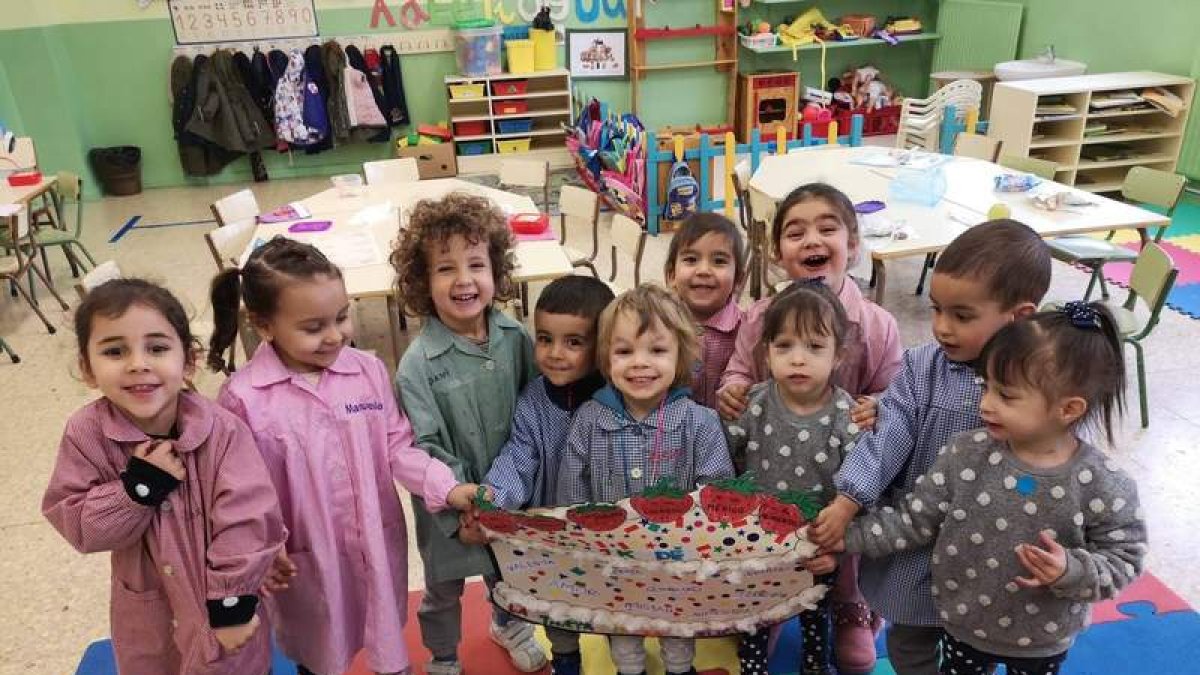 Un grupo de pequeños del Gumersindo de Azcárate. DL