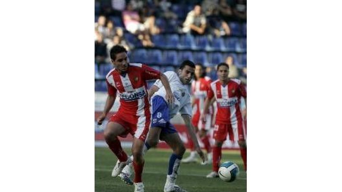 Asier Salcedo tuvo sus minutos en el Rodríguez López