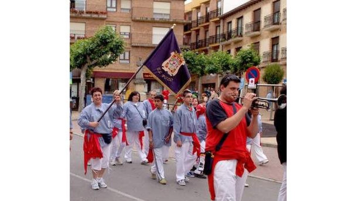 Los más jóvenes participan en las fiestas.