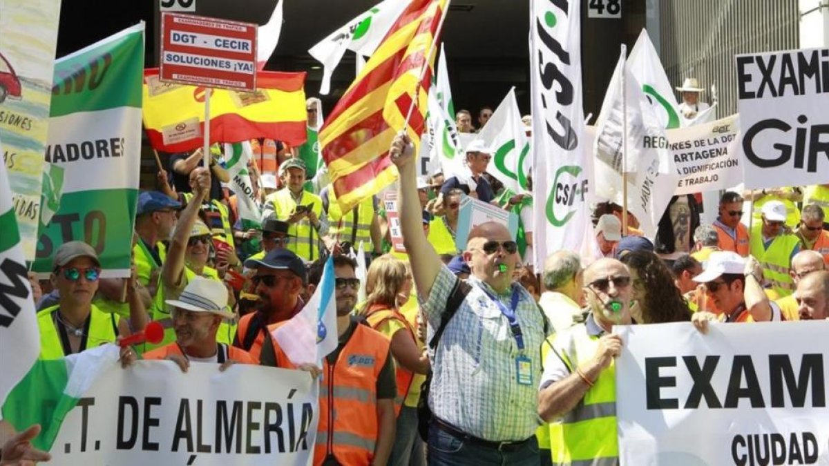 Manifestación de examinadores de tráfico en Madrid.
