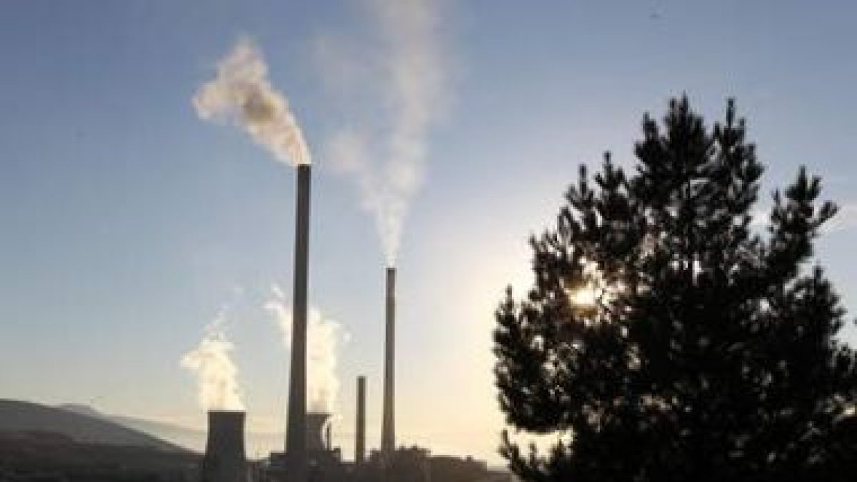 La central térmica de Compostilla, en Cubillos del Sil, quema carbón.