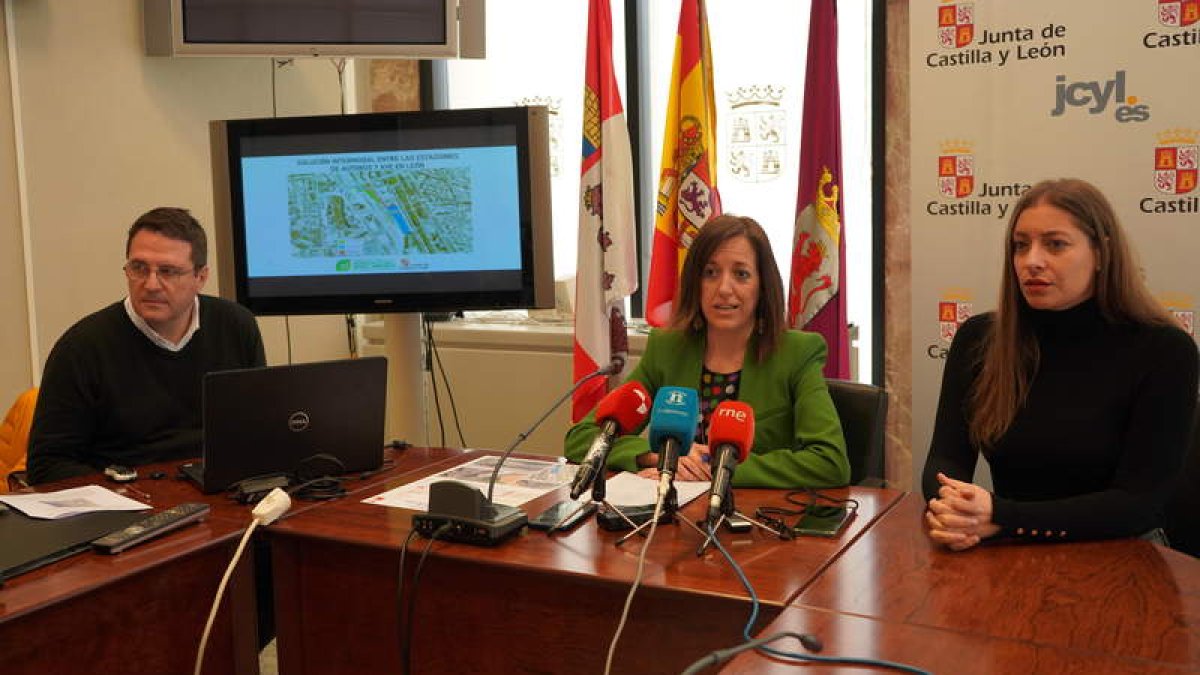 Liébana, Paredes y Muñoz presentaron ayer el proyecto. J. NOTARIO