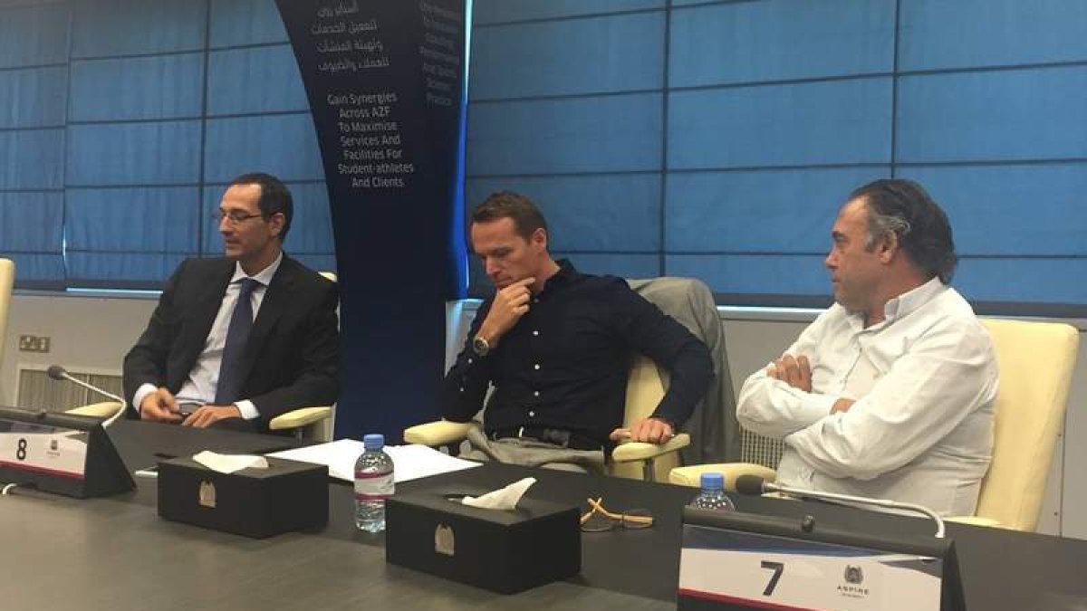 Iván Bravo, Markus Egger y Felipe Llamazares durante la rueda de prensa a los medios leoneses.