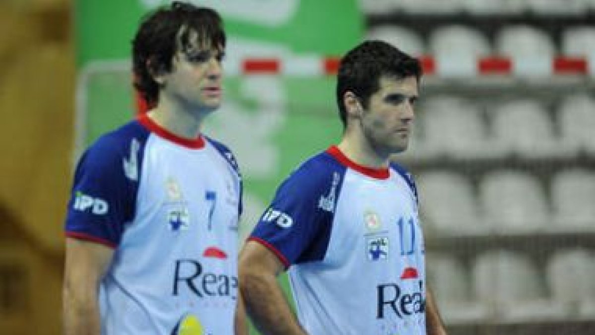 Los rostros de Carou y de Castresana reflejan al final la decepción de la derrota.