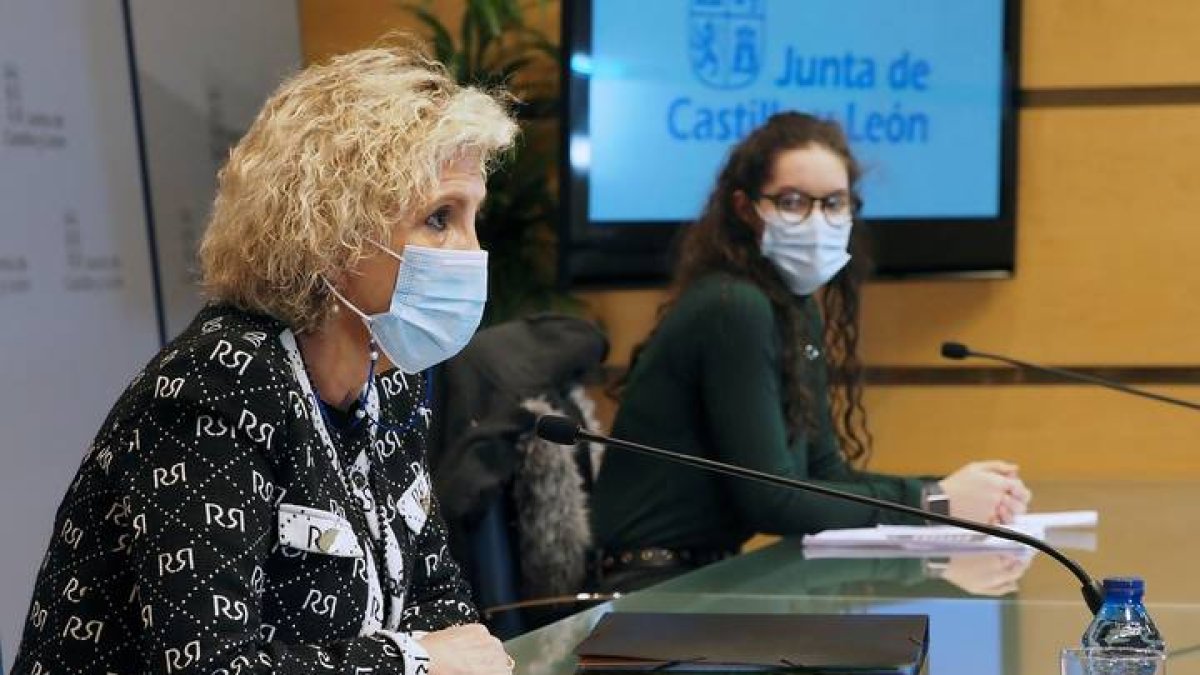La consejera de Sanidad, Verónica Casado, esta mañana en rueda de prensa. R. GARCÍA