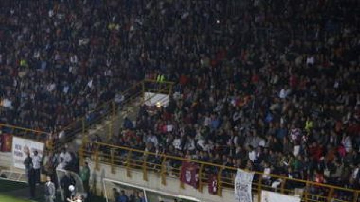 El estadio Reino de León registró la mayor entrada de su corta pero intensa historia.
