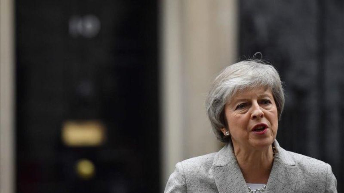 Theresa May, ante su residencia en el 10 de Downing Street.