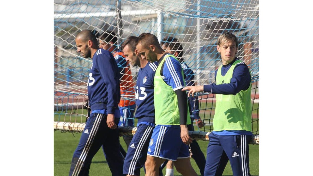 La plantilla estará acompañada en el entrenamiento de esta mañana de los aficionados.