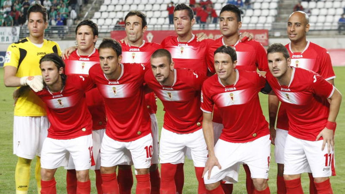 El Real Murcia empezó bien la Liga, pero se fue hundiendo y la categoría corre serio peligro.