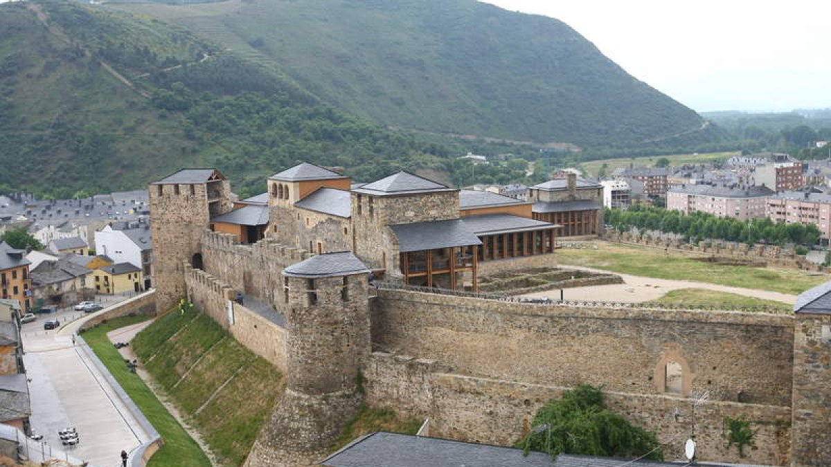 La biblioteca templaria va emplazada en la fachada este del castillo.