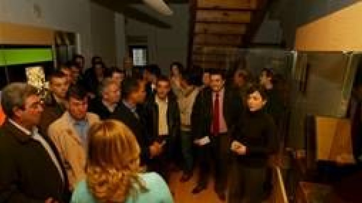 Los miembros de la mancomunidad visitaron ayer el Museo de la Radio con motivo de su fiesta anual
