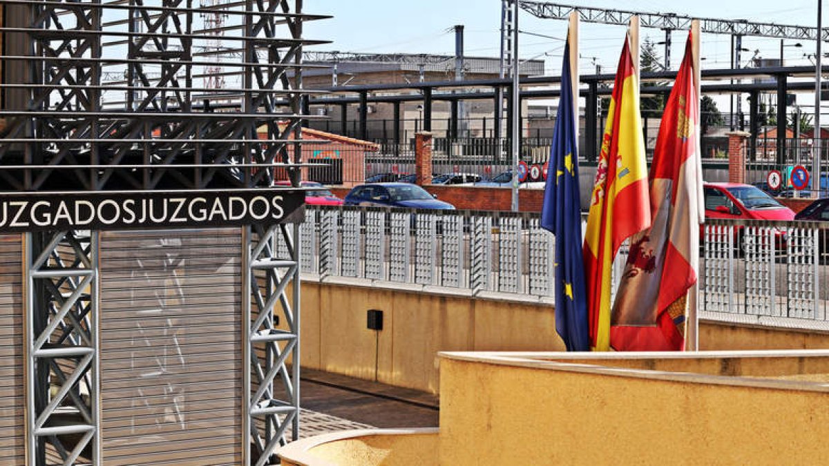 Instalaciones de comunicaciones de los juzgados de León que interfieren con el sistema de conexión del AVE