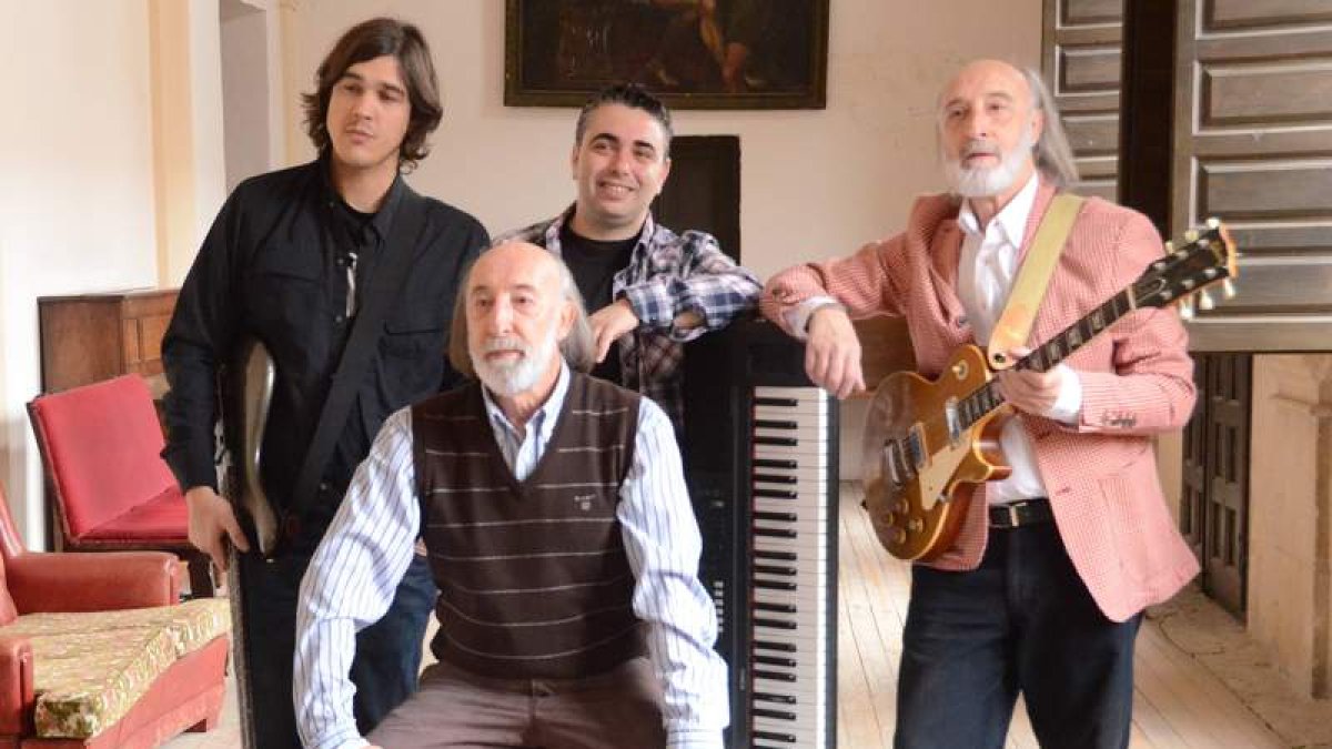 El grupo Mágicos 70´s, formado por los gemelos Quiñones, Alberto Espadas y Mario Delgado.