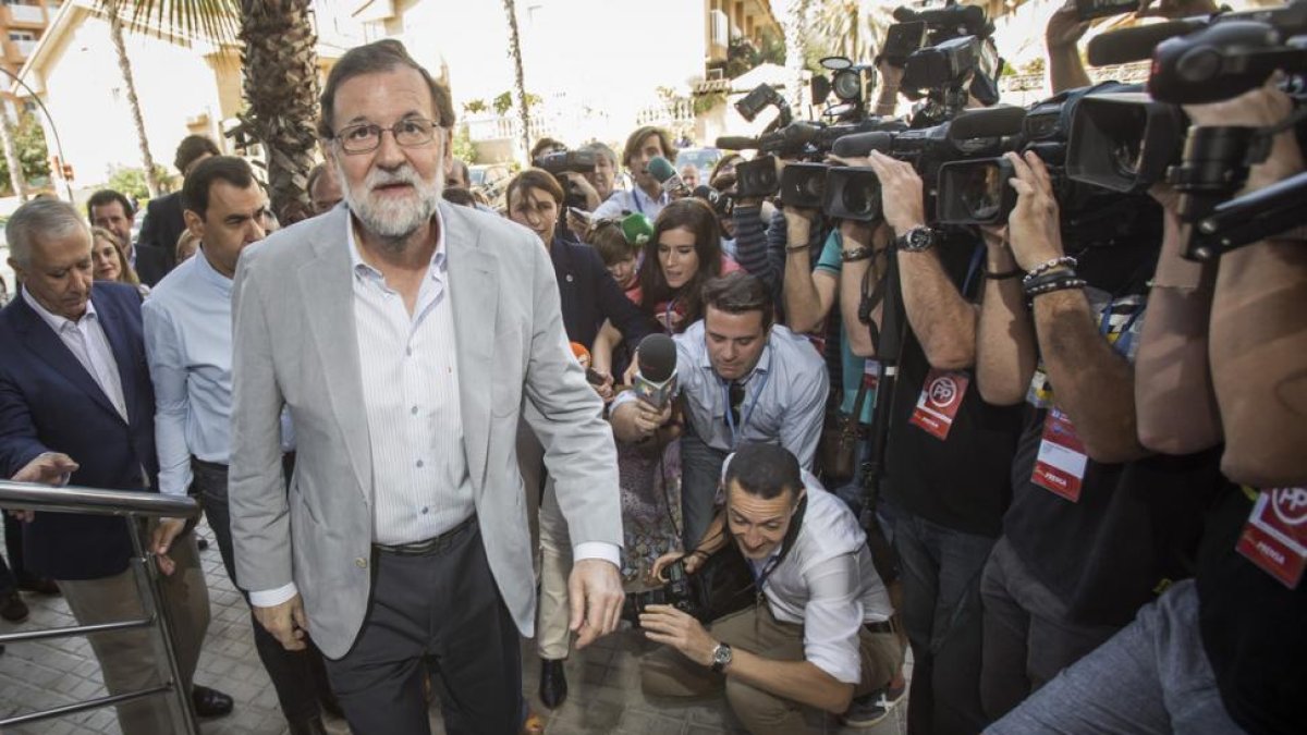 Rajoy a su llegada al congreso del PP en Valencia.