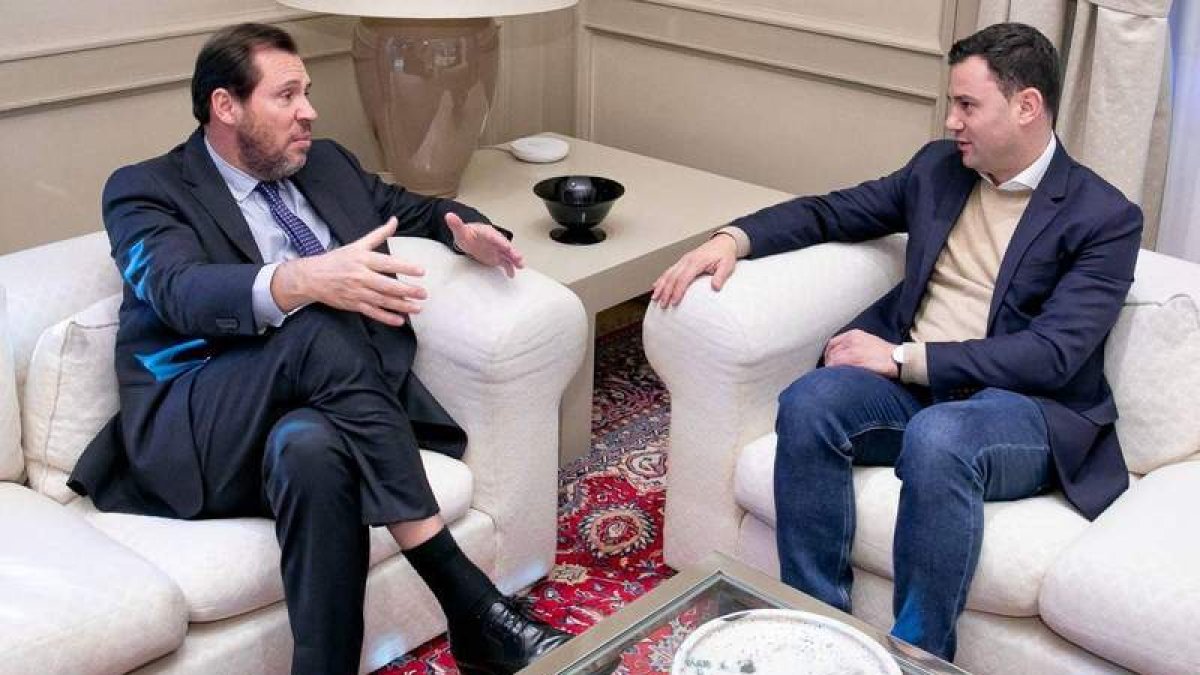 Óscar Puente se reunió con Javier Alfonso Cendón en Madrid. DL