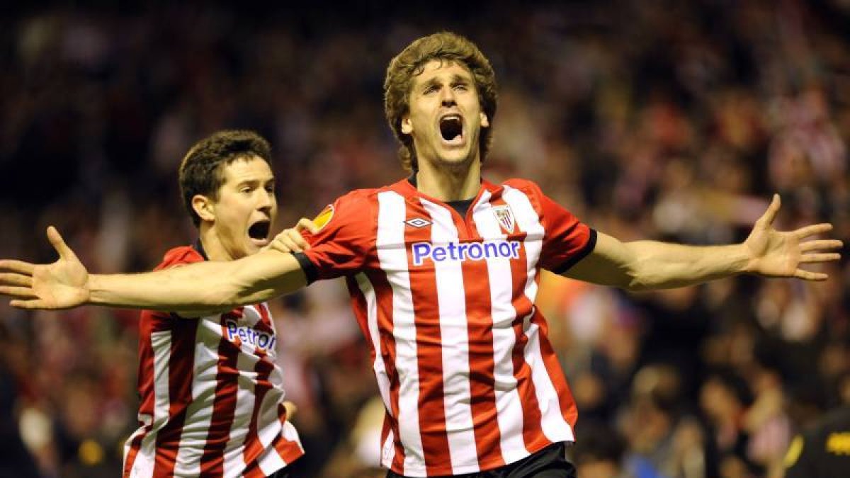 Llorente y Ander Herrera celebran un tanto del delantero en el encuentro frente al Sporting de Portugal, la pasada temporada.