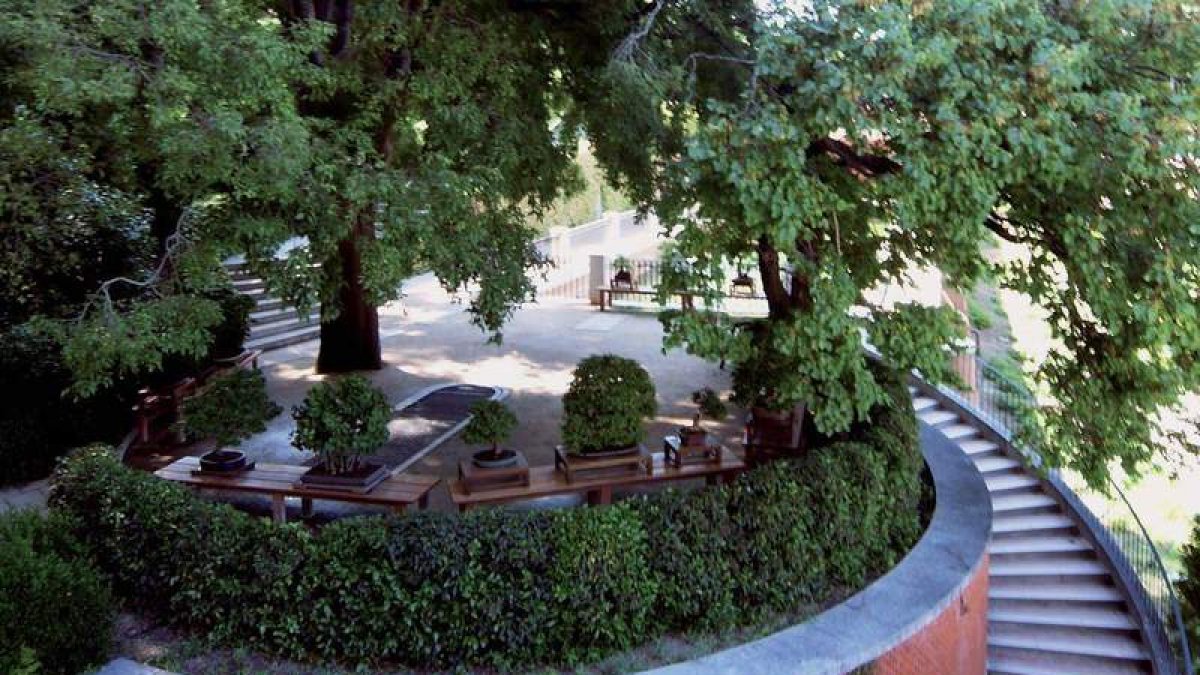 Vista de un tramo de los jardines de La Moncloa que se podrán visitar en septiembre. DL