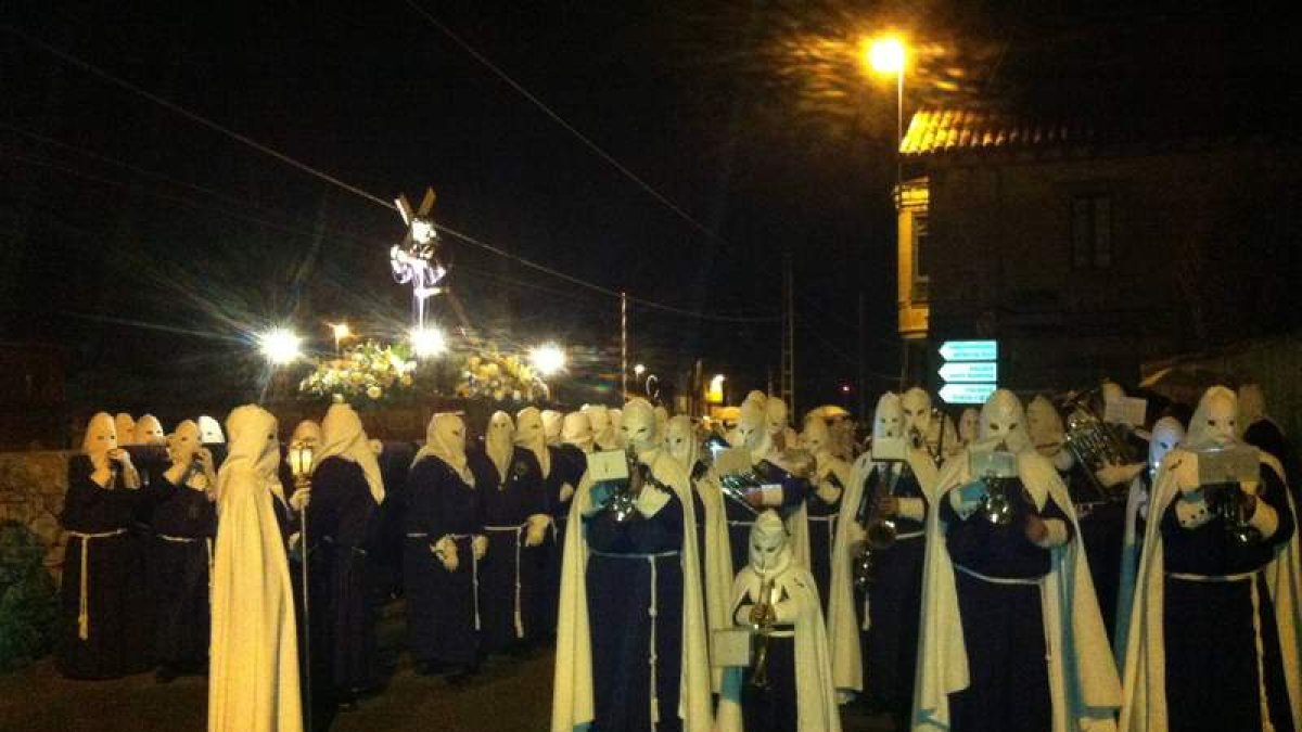 La procesión de las Antorchas, el Jueves Santo en Santa Lucía. DL