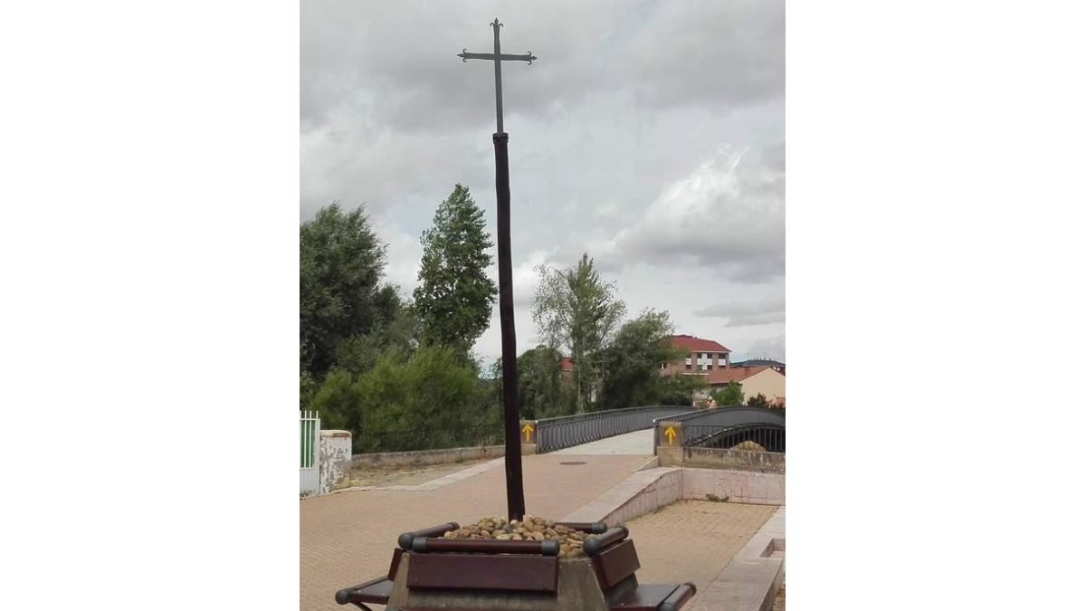 Estado actual que presenta la Cruz de Ferro. DL