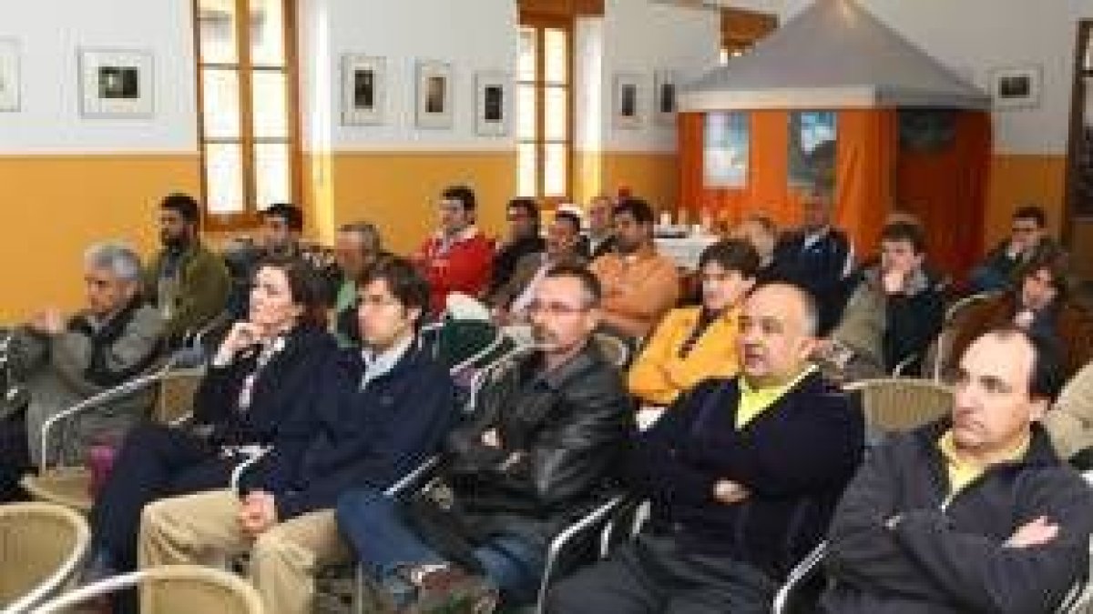 El público asistente participó en el debate final de las jornadas