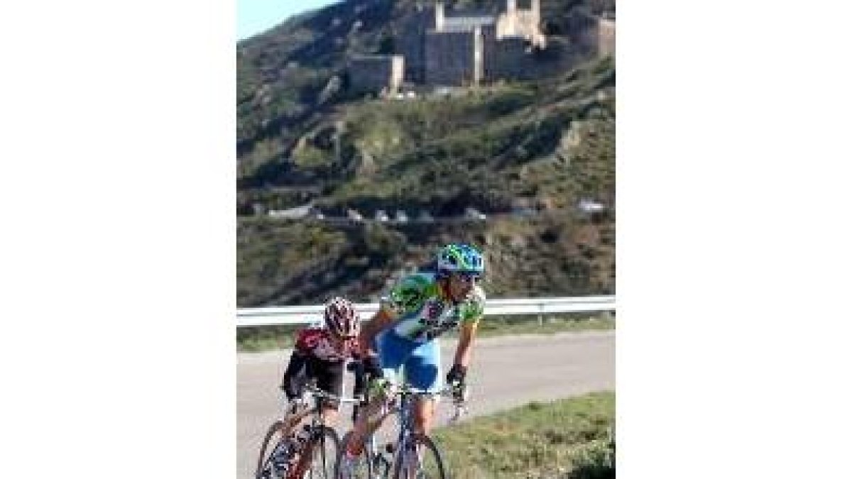 El leonés Javier Pascual, escapado al paso por Sant Pere de Rodes