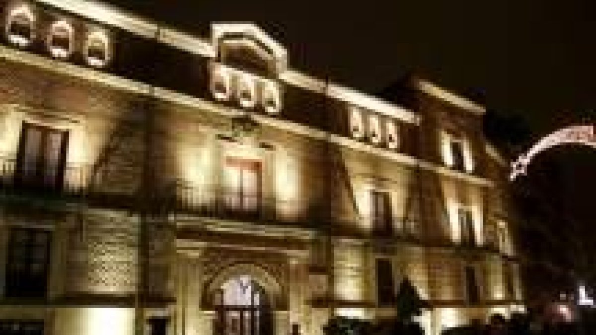 El Nuevo Recreo Industrial estrenó anoche su nueva iluminación