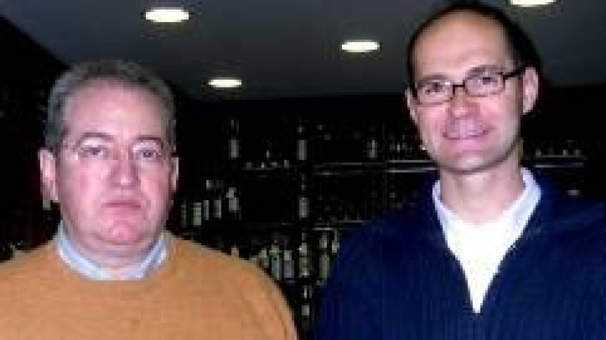 El organizador de la cata virtual Jesús Moral y Frederic Brochet