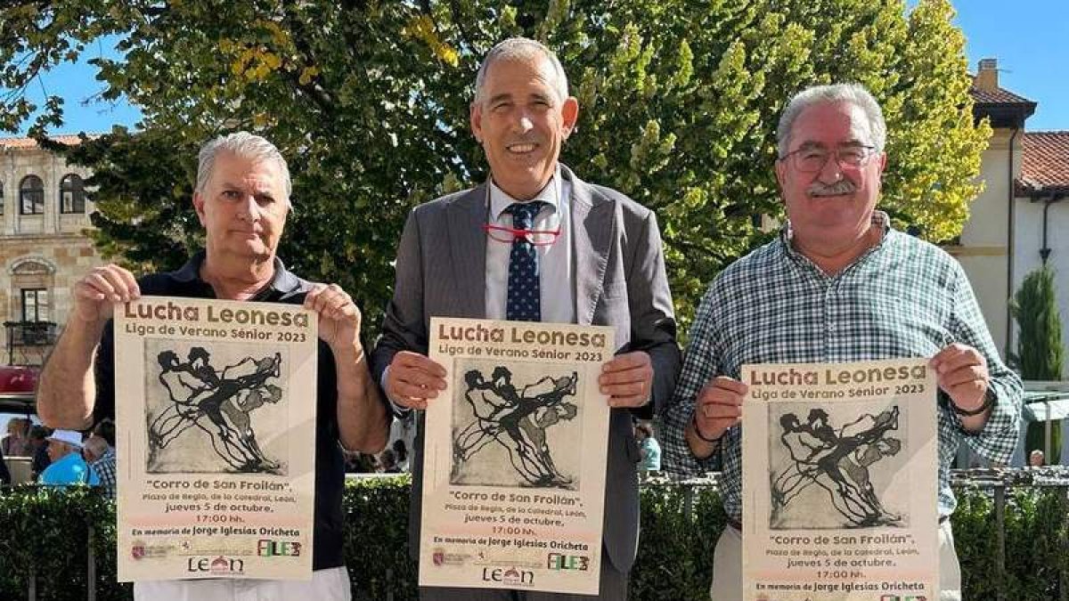 Ramón Díez, Vicente Canuria y Ángel Rivero presentaron el corro. DL