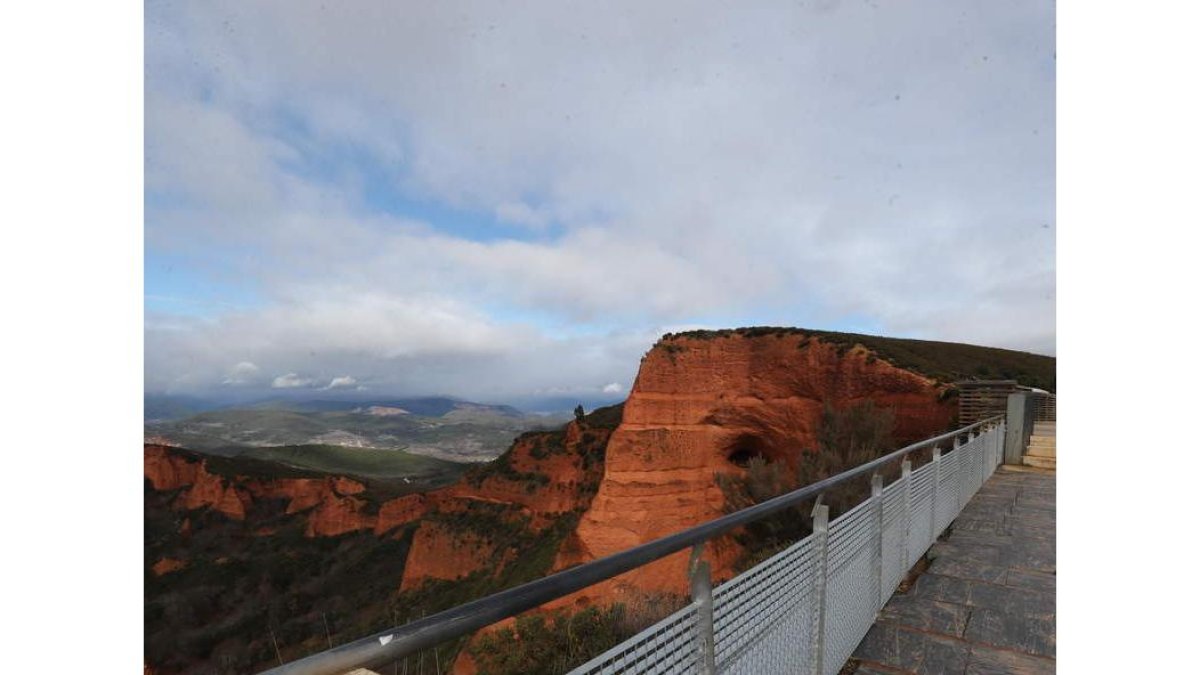 Imagen reciente del mirador de Orellán. ANA F. BARREDO