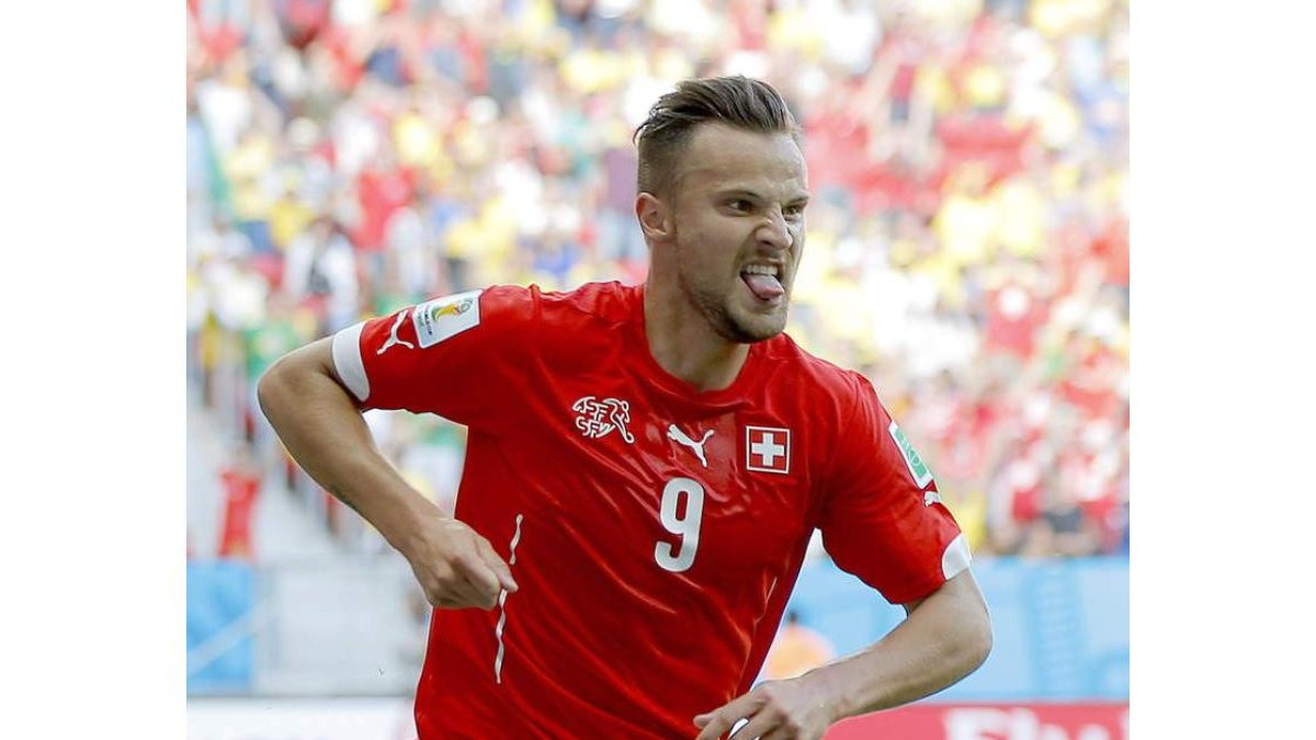 Seferovic celebra el gol que dio la victoria a Suiza.