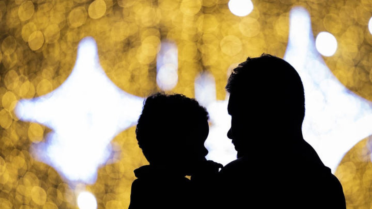 Llega el puente más iluminado del año. ISAAC FONTANA