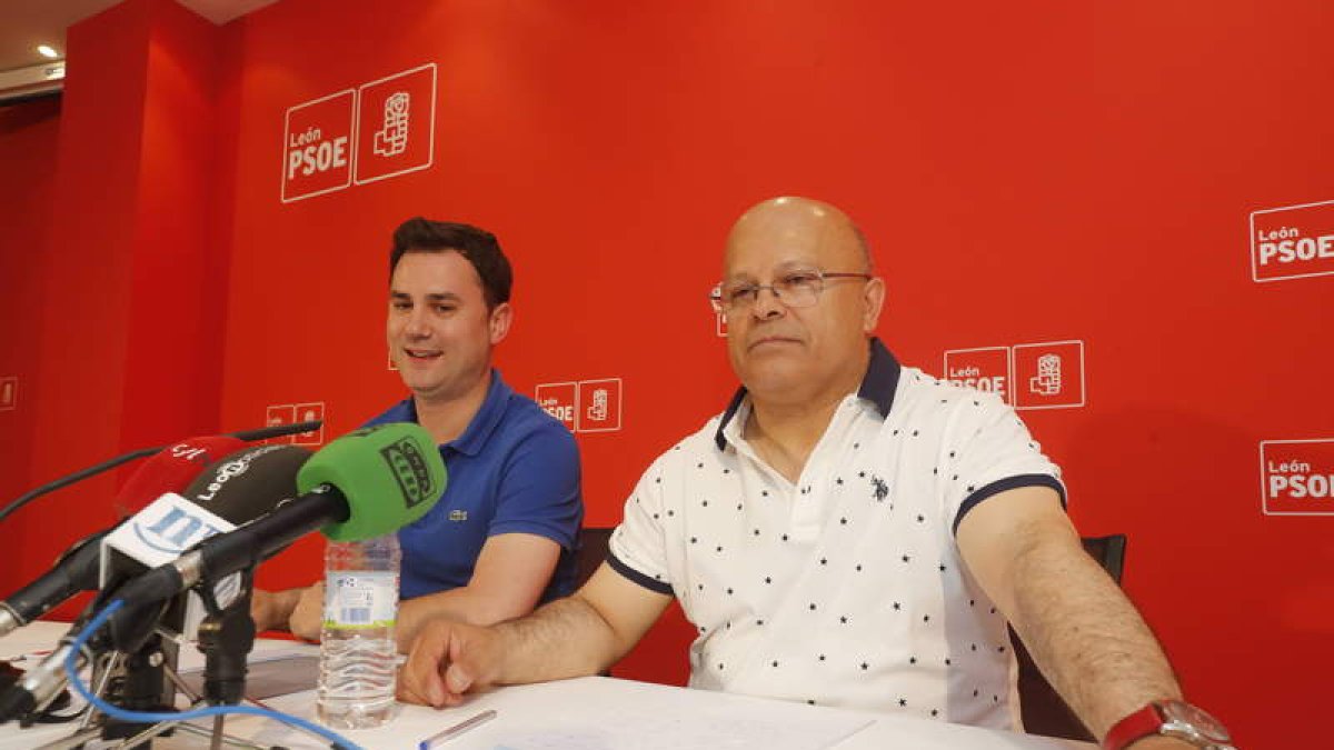 Javier Alfonso Cendón y Faustino Sánchez Samartino, en su presentación como subdelegado. RAMIRO