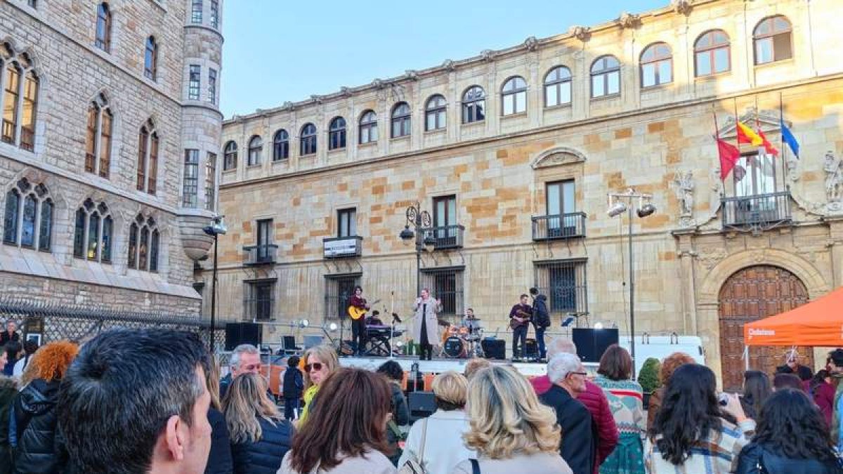 El concierto tuvo lugar junto a Botines. DL