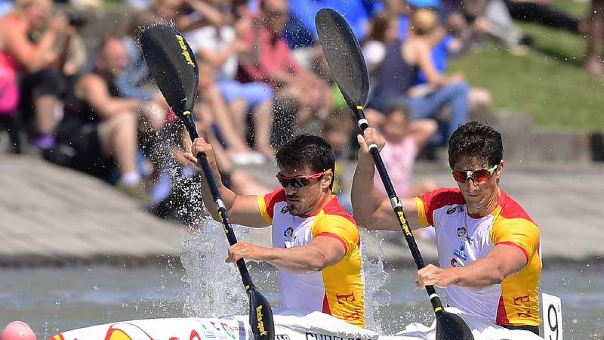 Cubelos y Peña se bañaron en oro en su presencia en la Copa del Mundo, con récord incluido. KOVACS