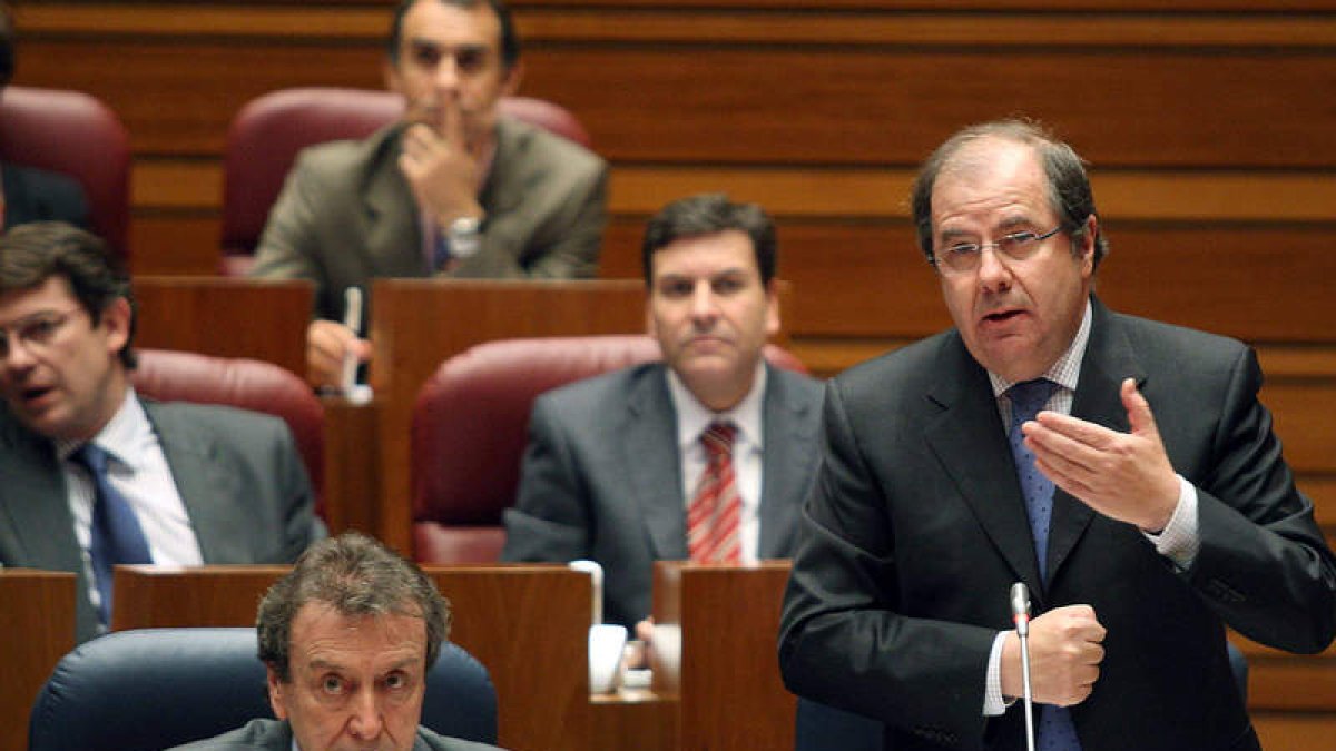 El presidente de la Junta, Juan Vicente Herrera, en un momento de su intervención.