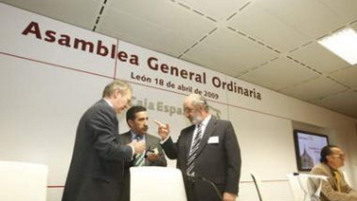 José Ignacio Lagartos y Santos Llamas explicaron ayer a la asamblea general la situación de Caja Esp
