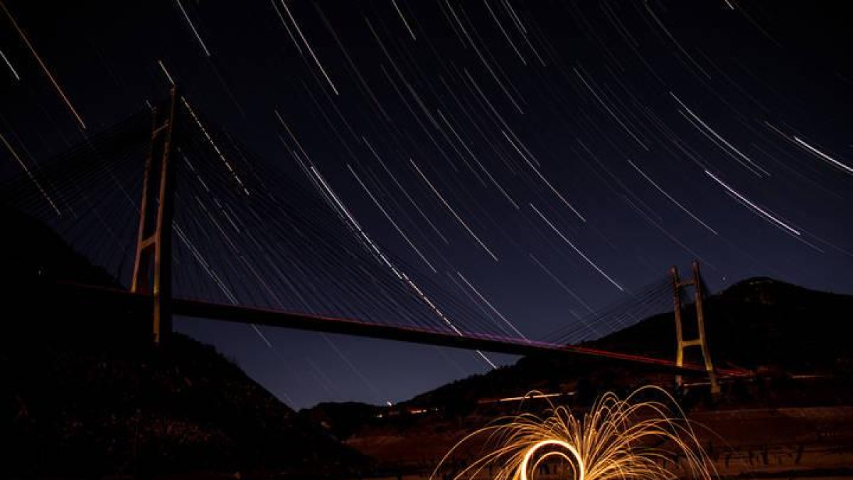 El puente sobre el embalse del Luna.