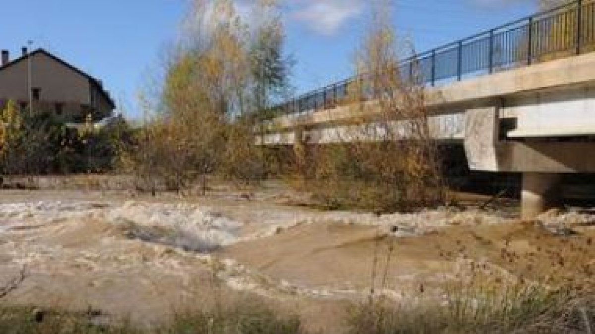 Los aforos fluviales volvieron a saltar ayer sobre las medias de las últimas décadas.